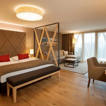 Almwellness Pierer ホテル 4*