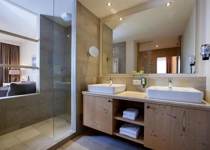 فندق Almwellness Pierer 4*